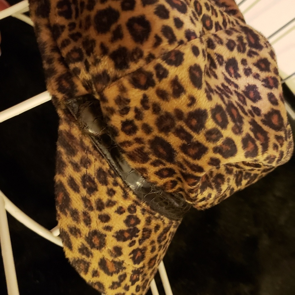 Leopard Print Pageboy - Picture 4 of 8